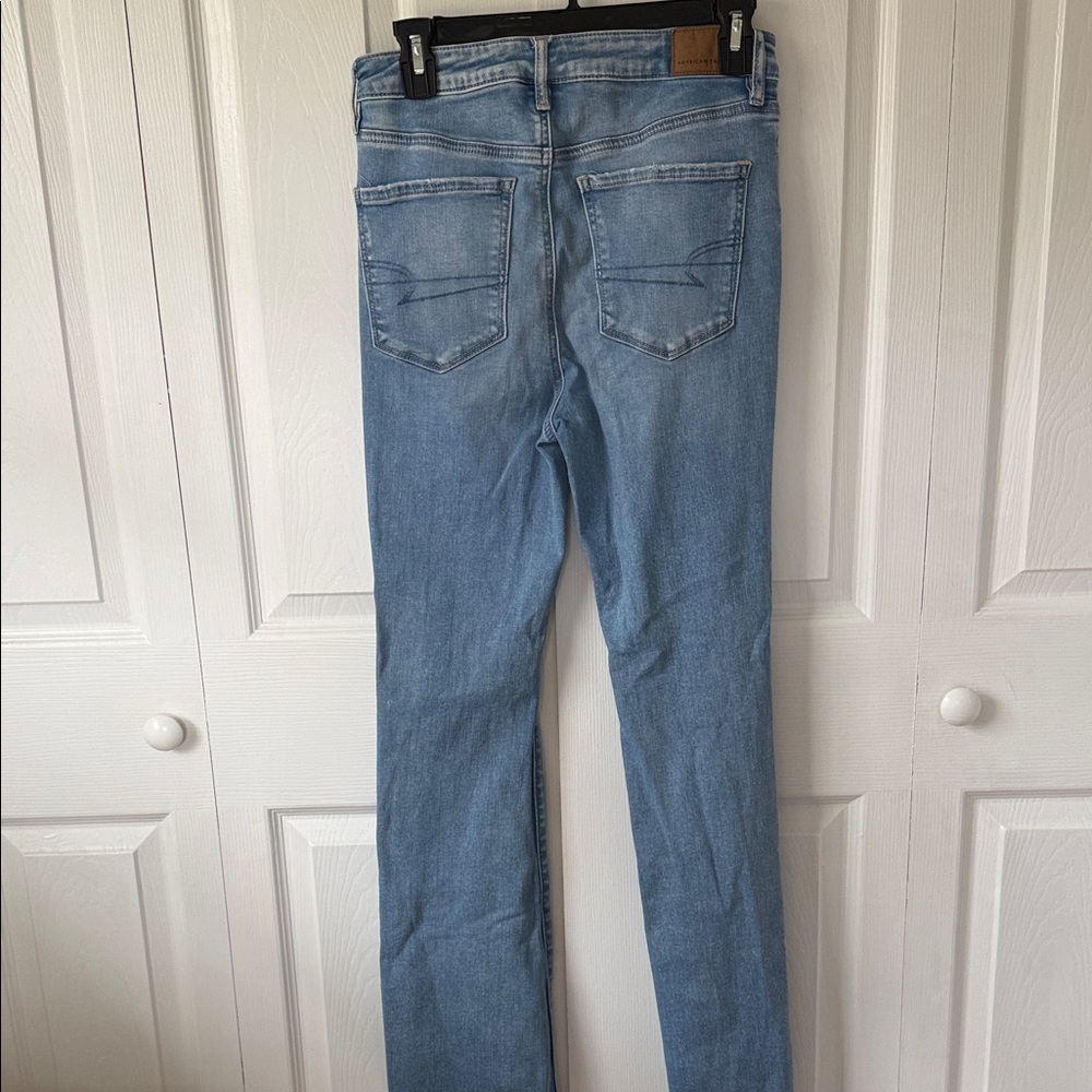 American Eagle Outfitters Light Blue Distressed Straight Leg Jeans, size 8 - Picture 4 of 9